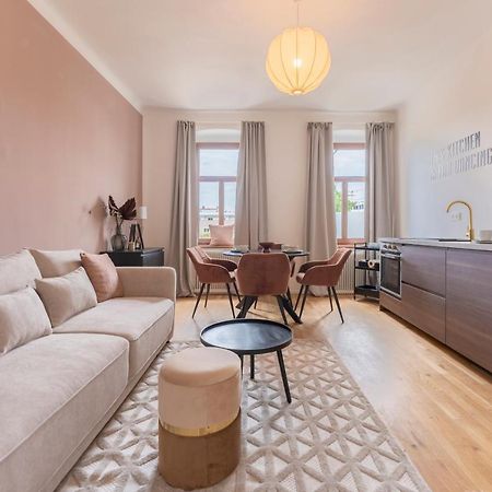 City Lounge Appartement Am Hauptbahnhof Санкт-Пельтен Екстер'єр фото