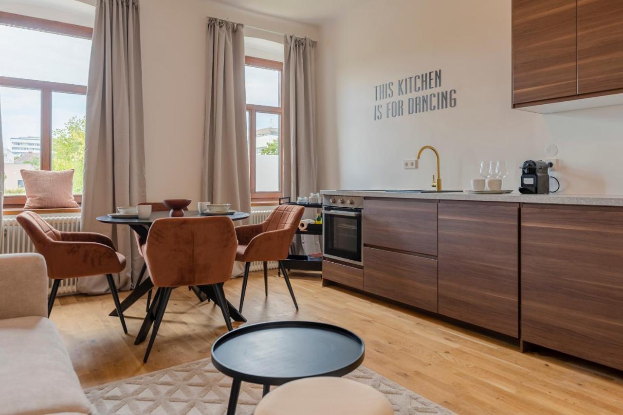 City Lounge Appartement Am Hauptbahnhof Санкт-Пельтен Екстер'єр фото