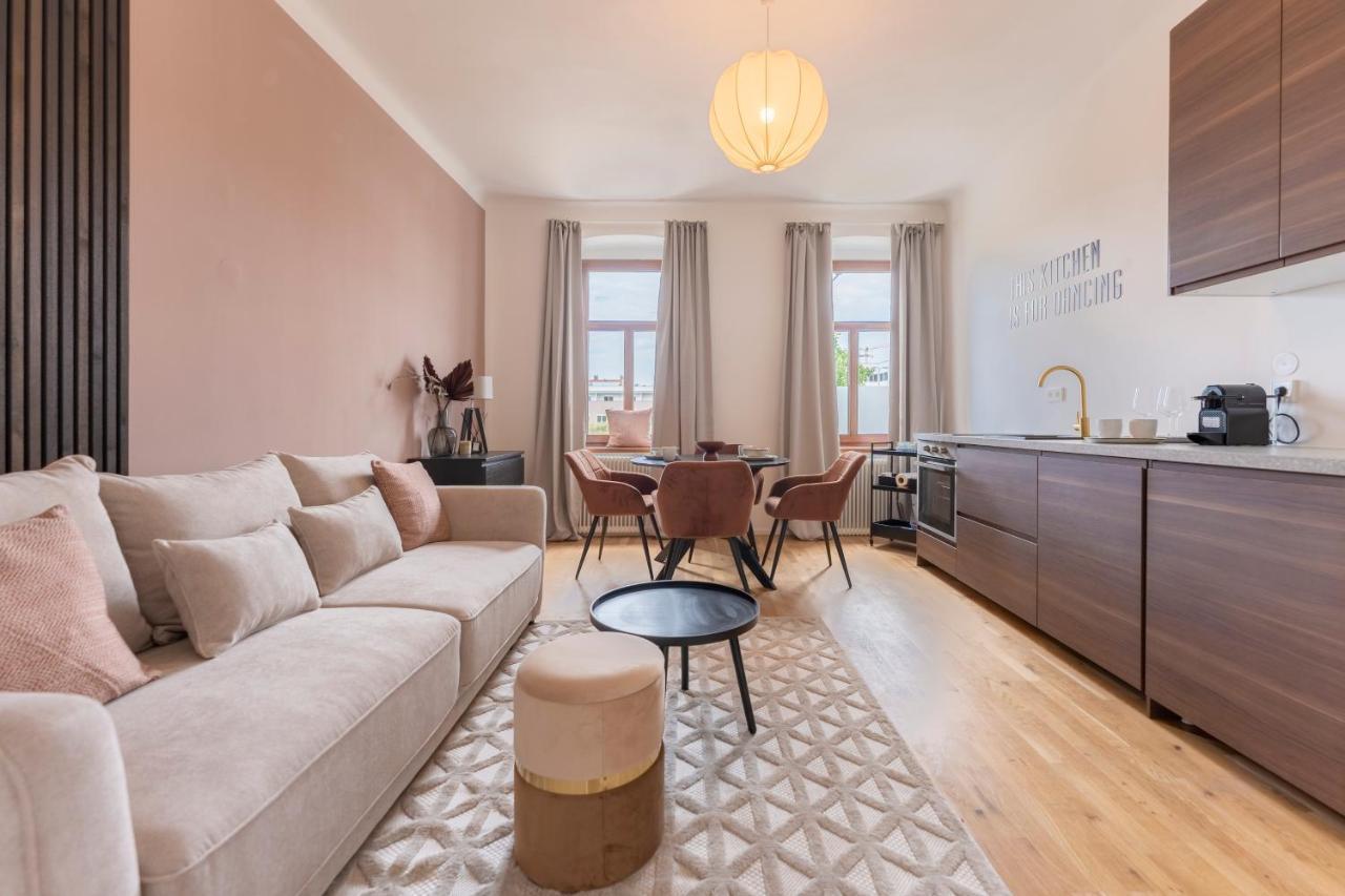 City Lounge Appartement Am Hauptbahnhof Санкт-Пельтен Екстер'єр фото